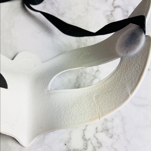 Sexy Mysterious Silver Masquerade Mask with Ties - Picture 6 of 6